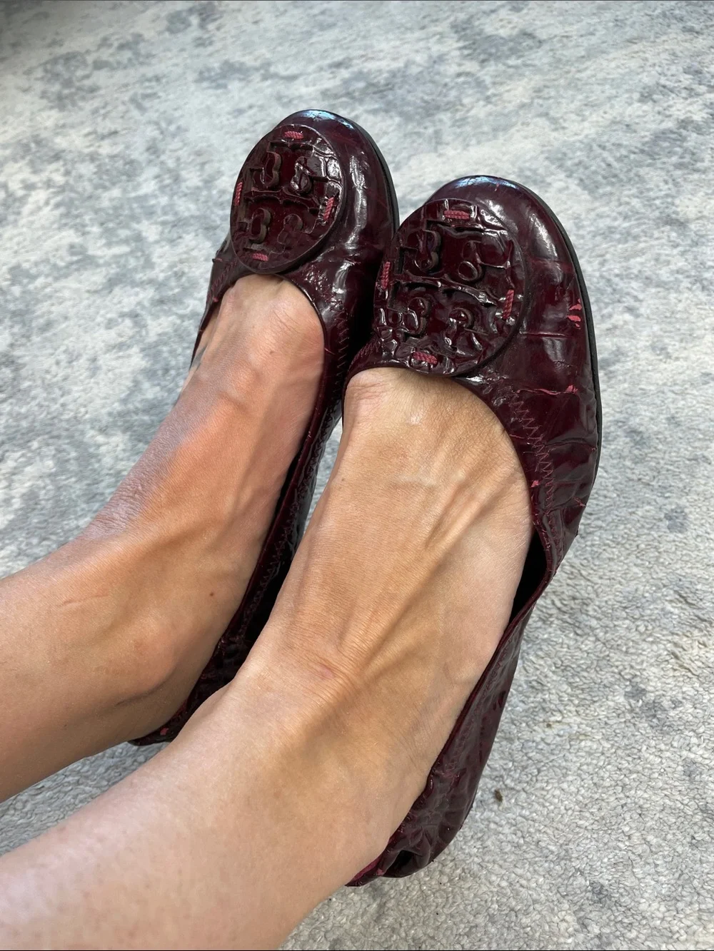 Tory Burch Reva T Logo Medallion Scrunch Burgundy Croc Patent Ballet Flats